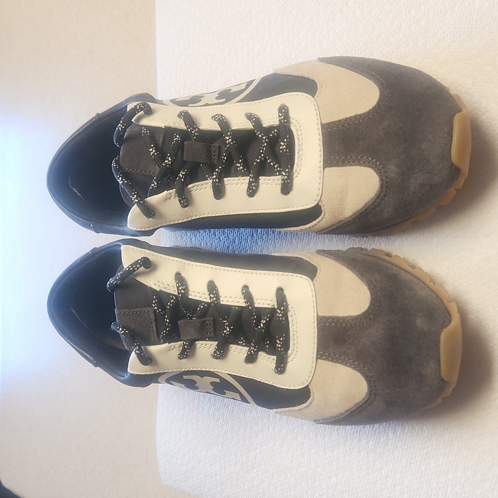 NWOB Tory Burch Vintage Nylon Sneakers/Gym Shoes, Black/Tan, Women's Size 8 - Picture 2 of 12